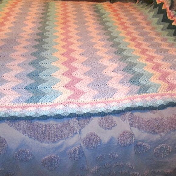 Vtg Hand Crochet Knitted Afghan Blanket Couch Throw Lap Colorful Chevron Zig Zag - Picture 2 of 7